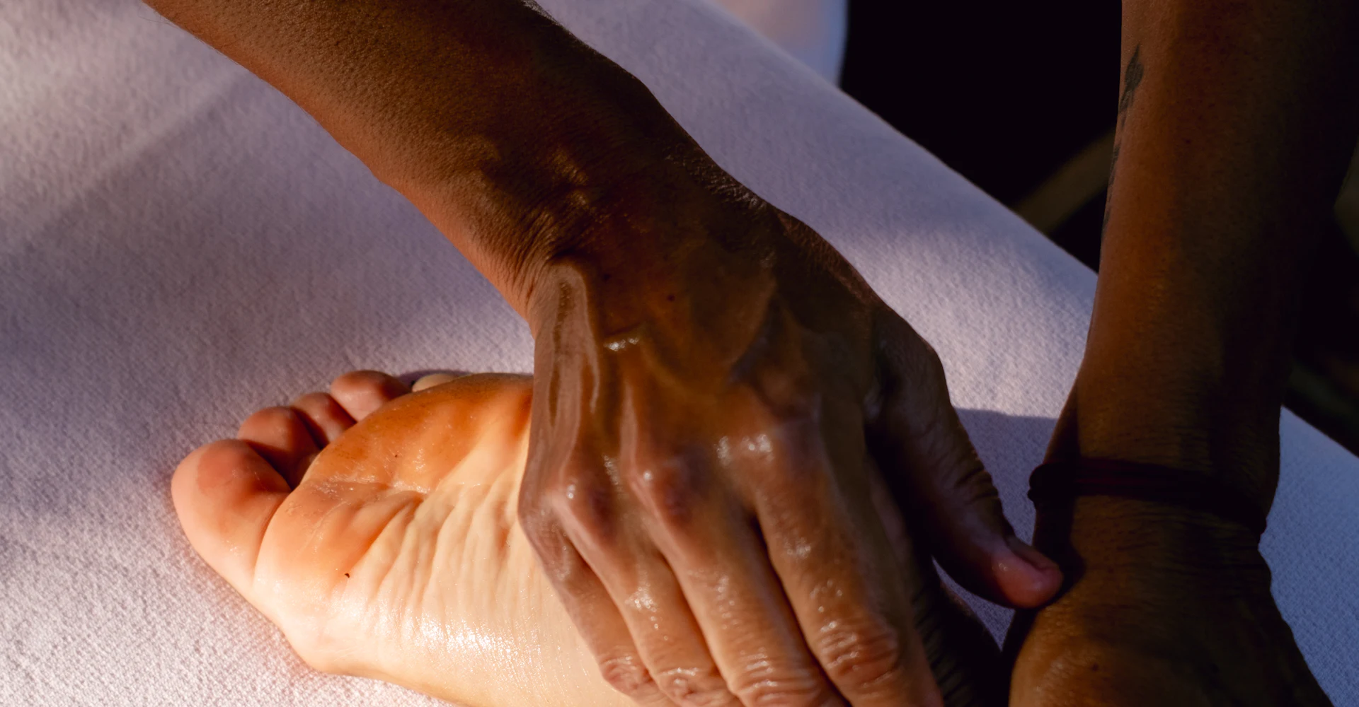 Therapeutic oil massage for joint and foot pain